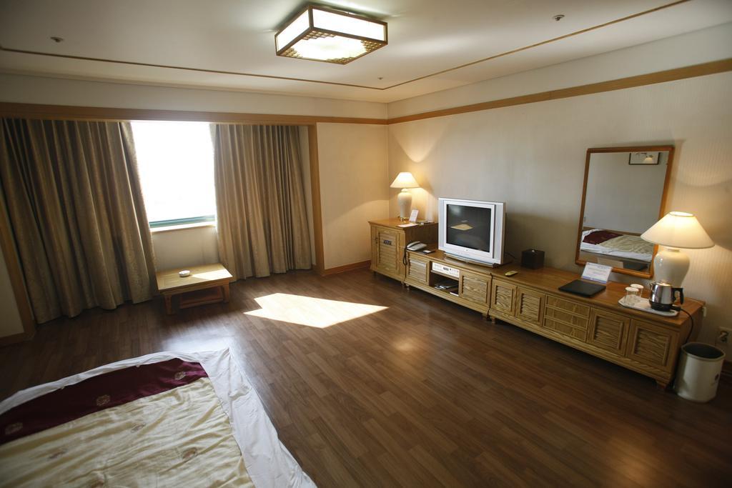 Legend Hotel Теджон Номер фото