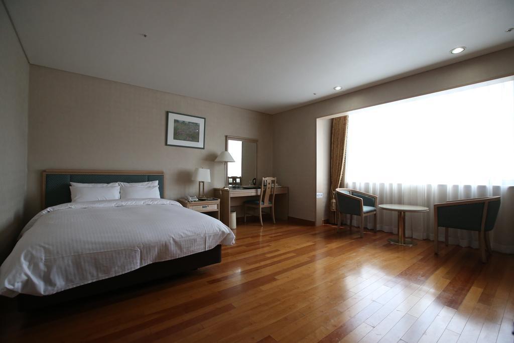 Legend Hotel Теджон Номер фото
